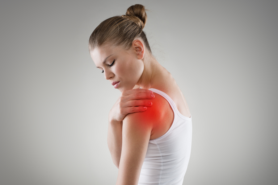 A lady experiencing shoulder pain