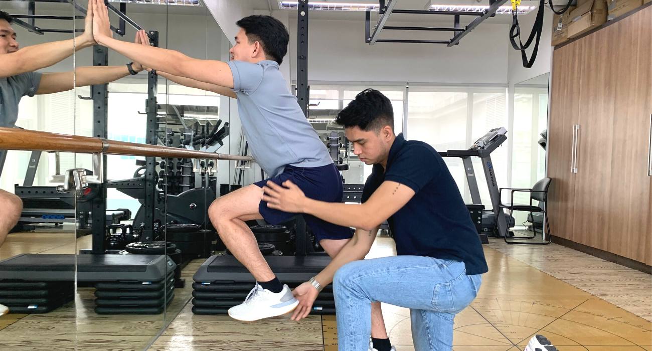 Our physical therapist performing a running assessment for a client. At Prohealth Sports And Spinal Physiotherapy Centres Manila, we provide running assessments for runners of all levels to understand their running biomechanics, identify areas for improvement